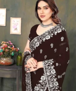 Alternative view of এক্সক্লুসিভ ইন্ডিয়ান ওয়েটলেস জর্জেট ব্রাউন এমব্রয়ডারি এবং স্টোন করা পার্টি শাড়ি